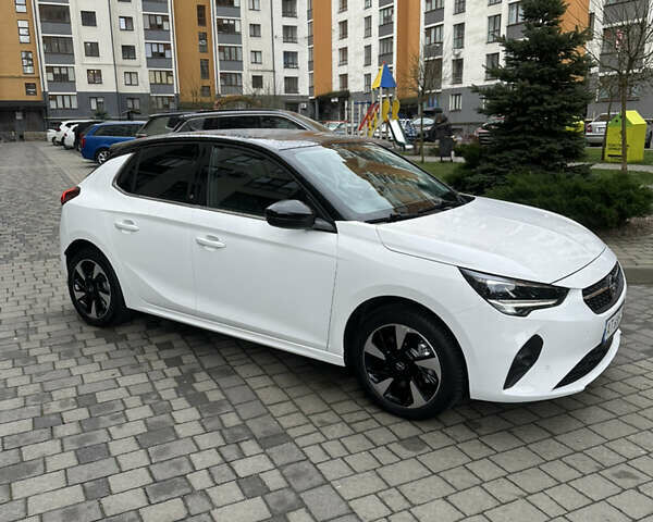 Белый Опель Corsa-e, объемом двигателя 0 л и пробегом 53 тыс. км за 16200 $, фото 4 на Automoto.ua