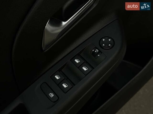 Белый Опель Corsa-e, объемом двигателя 0 л и пробегом 28 тыс. км за 15615 $, фото 33 на Automoto.ua