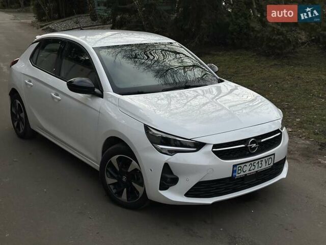 Белый Опель Corsa-e, объемом двигателя 0 л и пробегом 28 тыс. км за 15615 $, фото 10 на Automoto.ua