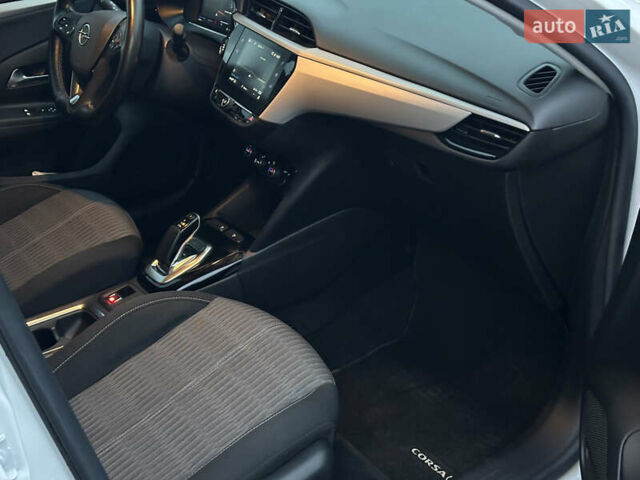 Белый Опель Corsa-e, объемом двигателя 0 л и пробегом 51 тыс. км за 12777 $, фото 17 на Automoto.ua