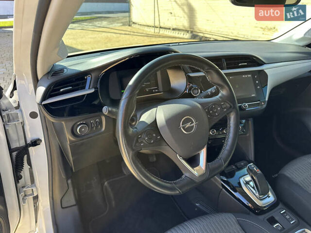 Белый Опель Corsa-e, объемом двигателя 0 л и пробегом 50 тыс. км за 12999 $, фото 18 на Automoto.ua
