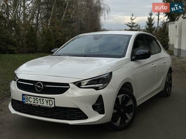 Белый Опель Corsa-e, объемом двигателя 0 л и пробегом 28 тыс. км за 15615 $, фото 3 на Automoto.ua
