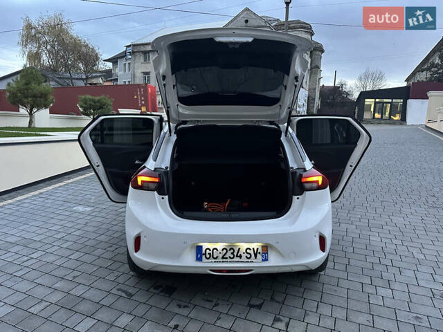 Белый Опель Corsa-e, объемом двигателя 0 л и пробегом 51 тыс. км за 12777 $, фото 13 на Automoto.ua