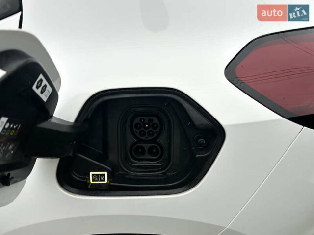 Белый Опель Corsa-e, объемом двигателя 0 л и пробегом 175 тыс. км за 12300 $, фото 43 на Automoto.ua