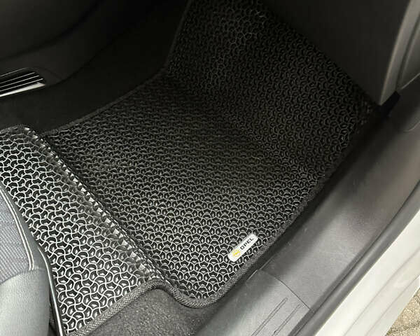 Белый Опель Corsa-e, объемом двигателя 0 л и пробегом 53 тыс. км за 16200 $, фото 23 на Automoto.ua