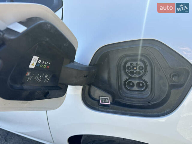 Белый Опель Corsa-e, объемом двигателя 0 л и пробегом 51 тыс. км за 12777 $, фото 21 на Automoto.ua