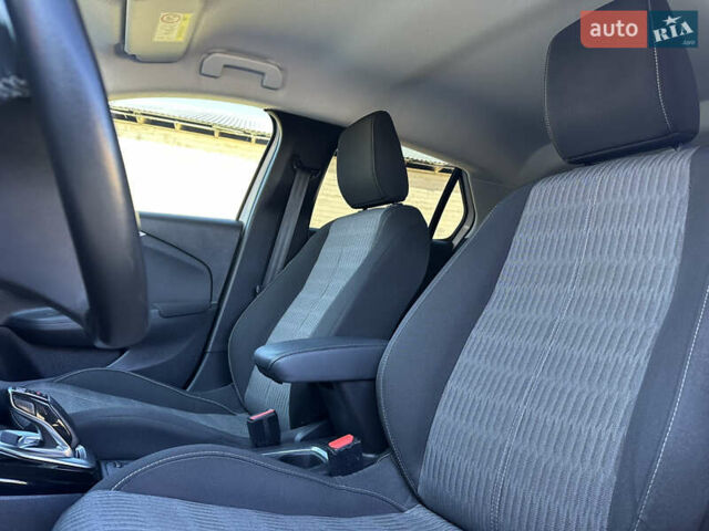 Белый Опель Corsa-e, объемом двигателя 0 л и пробегом 50 тыс. км за 12999 $, фото 25 на Automoto.ua