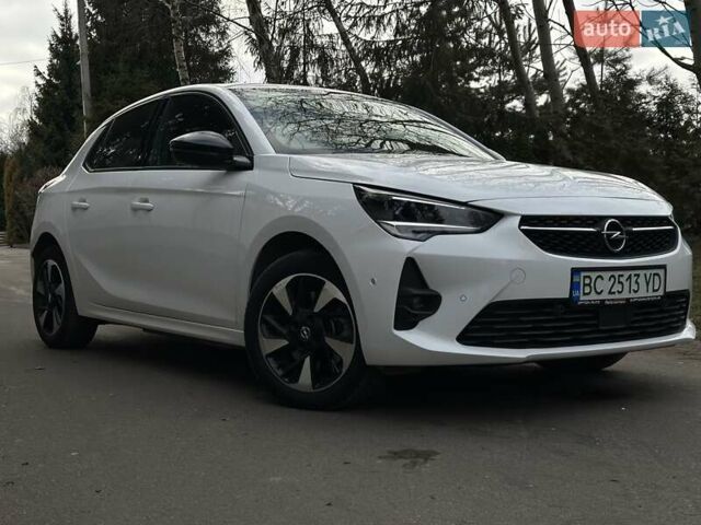 Белый Опель Corsa-e, объемом двигателя 0 л и пробегом 28 тыс. км за 15615 $, фото 8 на Automoto.ua