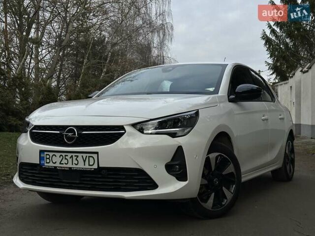 Белый Опель Corsa-e, объемом двигателя 0 л и пробегом 28 тыс. км за 15615 $, фото 2 на Automoto.ua