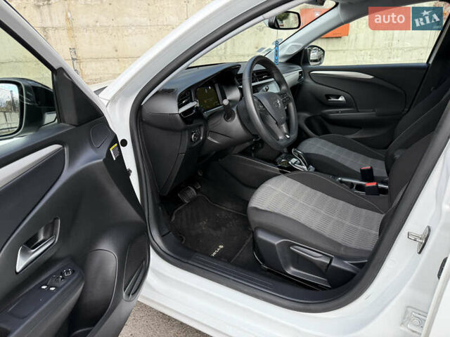 Опель Corsa-e 2021 в Ровно на Automoto.ua Белый Опель Corsa-e, объемом двигателя 0 л и пробегом 50 тыс. км за 12250 $, фото 52 на Automoto.ua