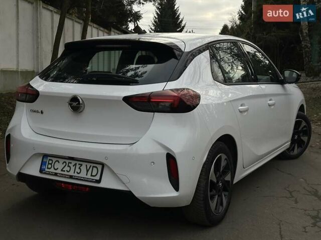 Белый Опель Corsa-e, объемом двигателя 0 л и пробегом 28 тыс. км за 15615 $, фото 19 на Automoto.ua