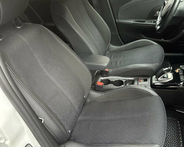 Белый Опель Corsa-e, объемом двигателя 0 л и пробегом 53 тыс. км за 16200 $, фото 22 на Automoto.ua