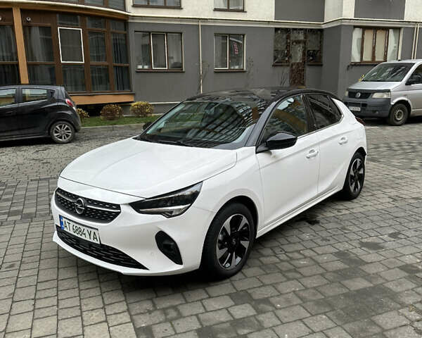 Белый Опель Corsa-e, объемом двигателя 0 л и пробегом 53 тыс. км за 16200 $, фото 34 на Automoto.ua