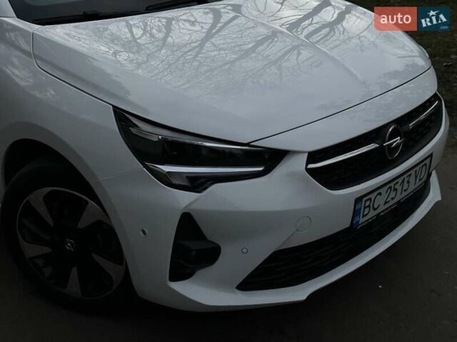 Белый Опель Corsa-e, объемом двигателя 0 л и пробегом 28 тыс. км за 15615 $, фото 12 на Automoto.ua