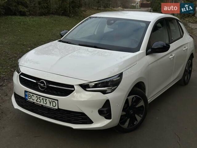 Белый Опель Corsa-e, объемом двигателя 0 л и пробегом 28 тыс. км за 15615 $, фото 4 на Automoto.ua