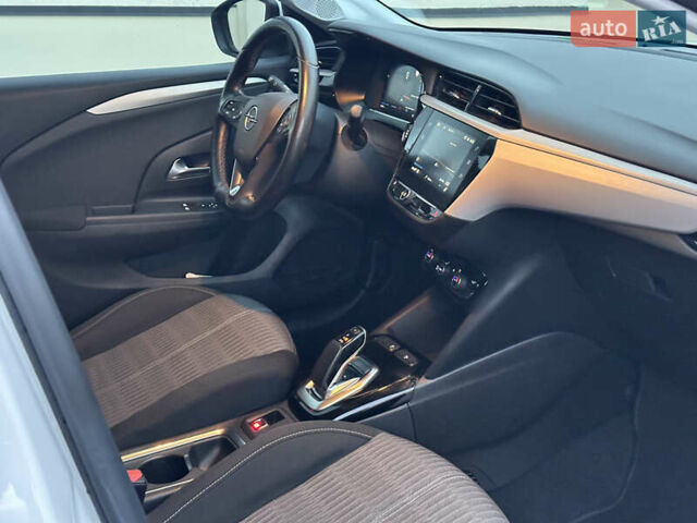 Белый Опель Corsa-e, объемом двигателя 0 л и пробегом 51 тыс. км за 12777 $, фото 16 на Automoto.ua