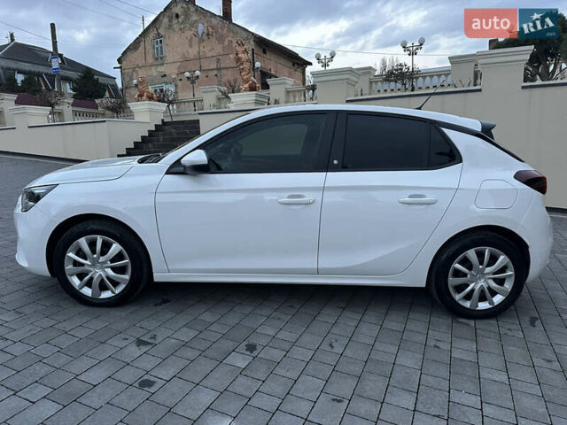 Белый Опель Corsa-e, объемом двигателя 0 л и пробегом 51 тыс. км за 12777 $, фото 2 на Automoto.ua