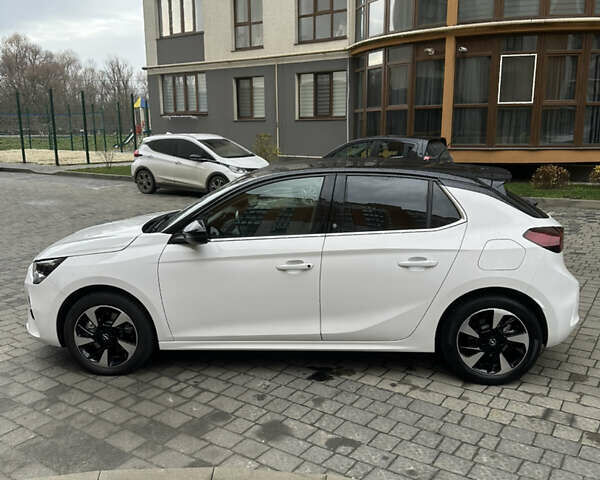 Белый Опель Corsa-e, объемом двигателя 0 л и пробегом 53 тыс. км за 16200 $, фото 29 на Automoto.ua