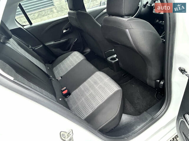 Белый Опель Corsa-e, объемом двигателя 0 л и пробегом 175 тыс. км за 12300 $, фото 35 на Automoto.ua