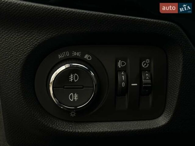 Белый Опель Corsa-e, объемом двигателя 0 л и пробегом 28 тыс. км за 15615 $, фото 44 на Automoto.ua