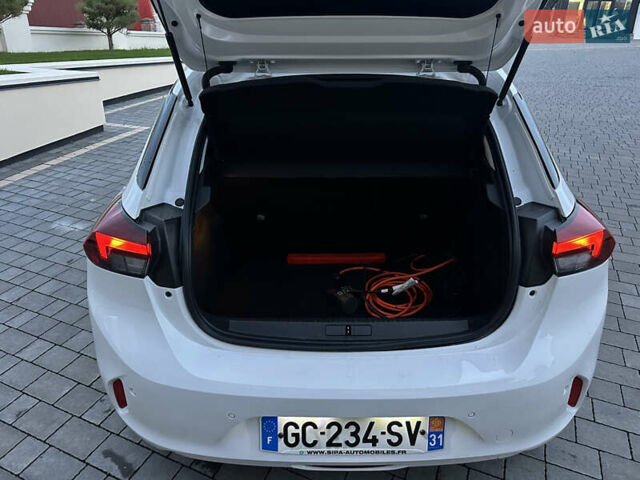 Белый Опель Corsa-e, объемом двигателя 0 л и пробегом 51 тыс. км за 12777 $, фото 14 на Automoto.ua