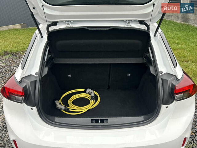 Белый Опель Corsa-e, объемом двигателя 0 л и пробегом 175 тыс. км за 12300 $, фото 41 на Automoto.ua