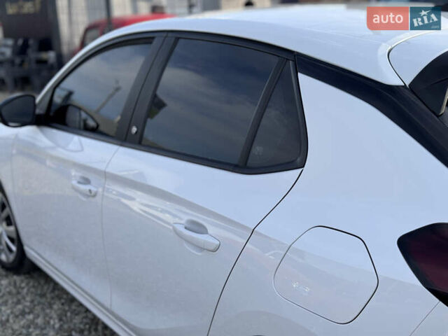 Белый Опель Corsa-e, объемом двигателя 0 л и пробегом 142 тыс. км за 11999 $, фото 11 на Automoto.ua