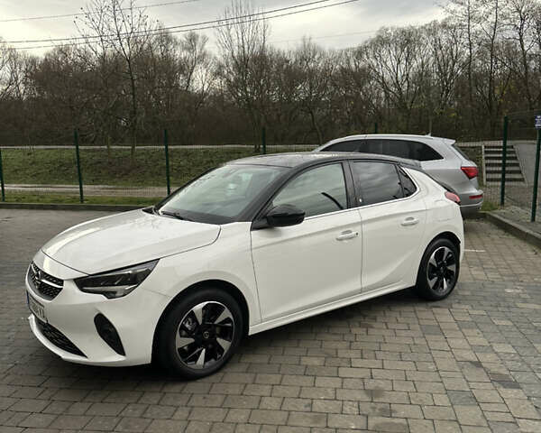 Белый Опель Corsa-e, объемом двигателя 0 л и пробегом 53 тыс. км за 16200 $, фото 10 на Automoto.ua