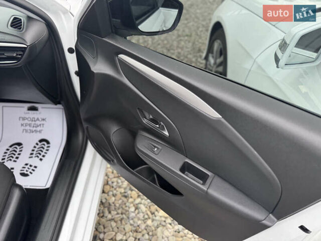 Белый Опель Corsa-e, объемом двигателя 0 л и пробегом 142 тыс. км за 11999 $, фото 41 на Automoto.ua