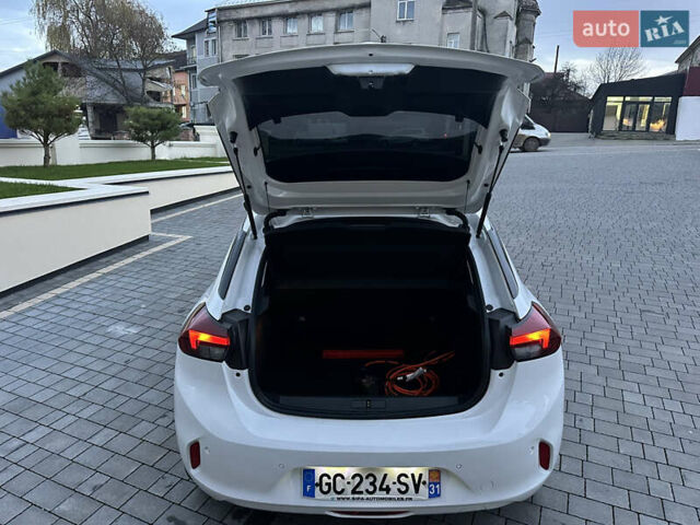 Белый Опель Corsa-e, объемом двигателя 0 л и пробегом 51 тыс. км за 12777 $, фото 15 на Automoto.ua