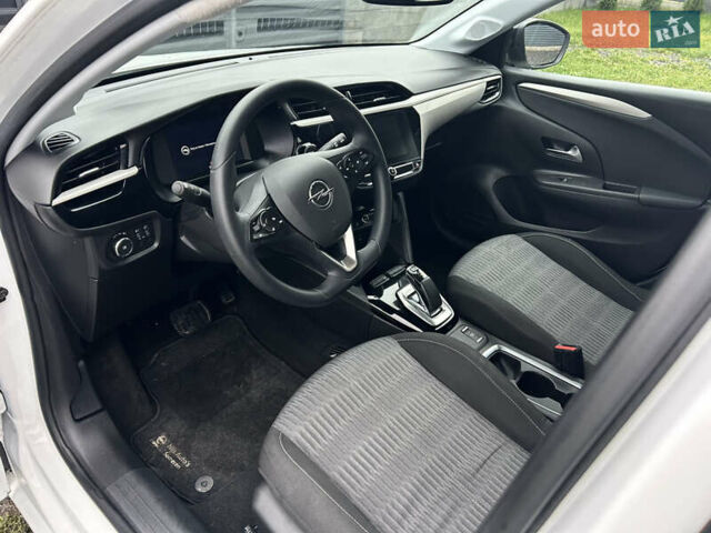 Белый Опель Corsa-e, объемом двигателя 0 л и пробегом 175 тыс. км за 12300 $, фото 24 на Automoto.ua