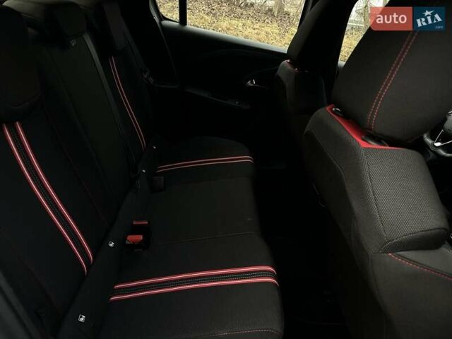 Белый Опель Corsa-e, объемом двигателя 0 л и пробегом 28 тыс. км за 15615 $, фото 63 на Automoto.ua