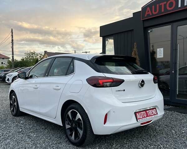 Белый Опель Corsa-e, объемом двигателя 0 л и пробегом 37 тыс. км за 14400 $, фото 6 на Automoto.ua