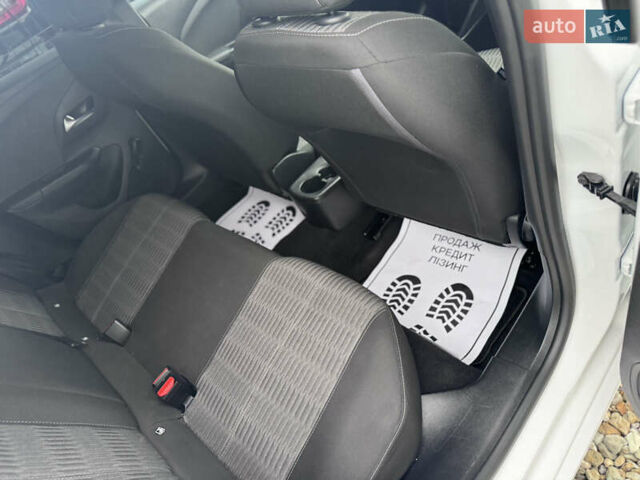 Белый Опель Corsa-e, объемом двигателя 0 л и пробегом 142 тыс. км за 11999 $, фото 39 на Automoto.ua