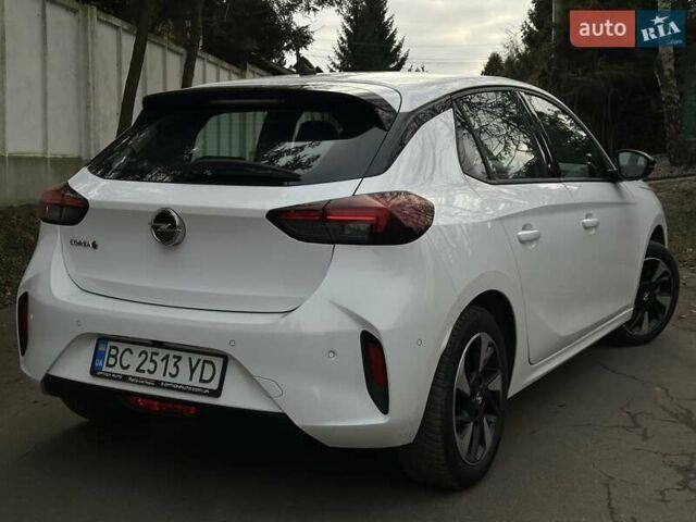 Белый Опель Corsa-e, объемом двигателя 0 л и пробегом 28 тыс. км за 15615 $, фото 20 на Automoto.ua