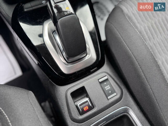 Белый Опель Corsa-e, объемом двигателя 0 л и пробегом 142 тыс. км за 11999 $, фото 30 на Automoto.ua
