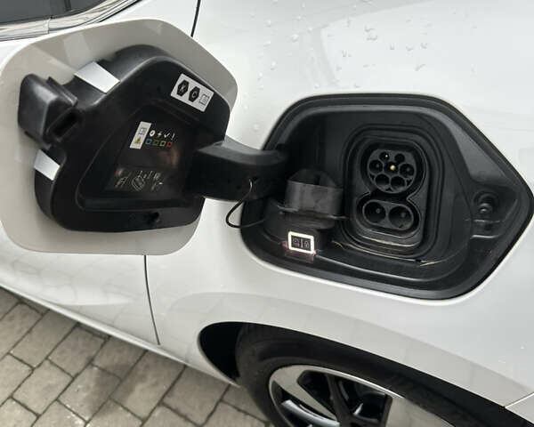 Белый Опель Corsa-e, объемом двигателя 0 л и пробегом 53 тыс. км за 16200 $, фото 40 на Automoto.ua