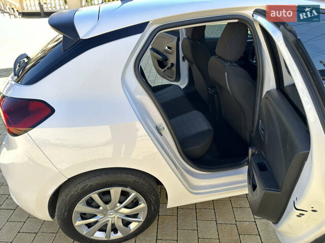 Белый Опель Corsa-e, объемом двигателя 0 л и пробегом 50 тыс. км за 12999 $, фото 29 на Automoto.ua