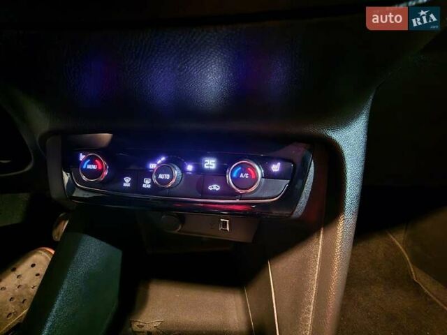 Белый Опель Corsa-e, объемом двигателя 0 л и пробегом 34 тыс. км за 11999 $, фото 27 на Automoto.ua