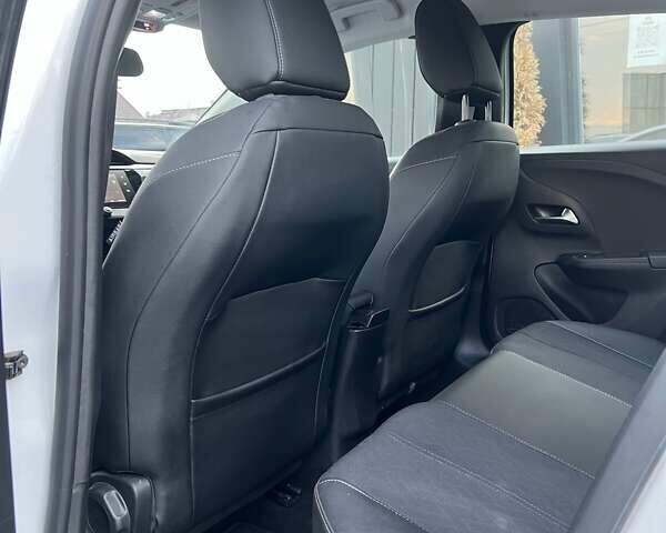 Белый Опель Corsa-e, объемом двигателя 0 л и пробегом 37 тыс. км за 14200 $, фото 21 на Automoto.ua