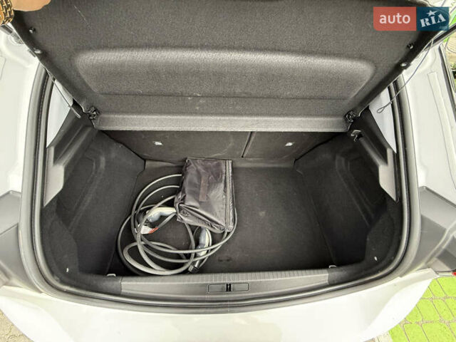 Белый Опель Corsa-e, объемом двигателя 0 л и пробегом 54 тыс. км за 13500 $, фото 23 на Automoto.ua