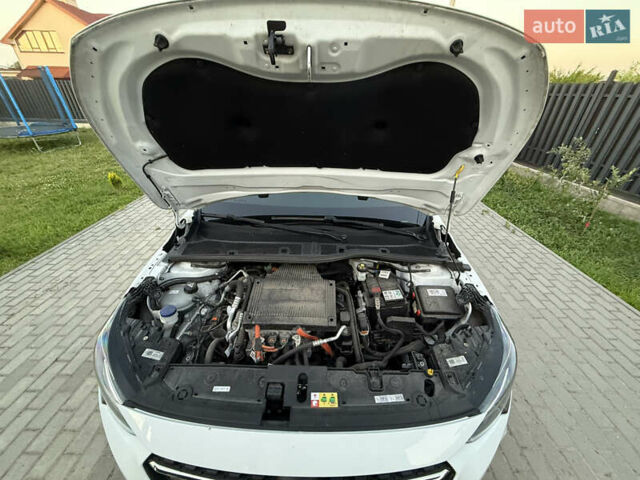 Белый Опель Corsa-e, объемом двигателя 0 л и пробегом 54 тыс. км за 13500 $, фото 6 на Automoto.ua