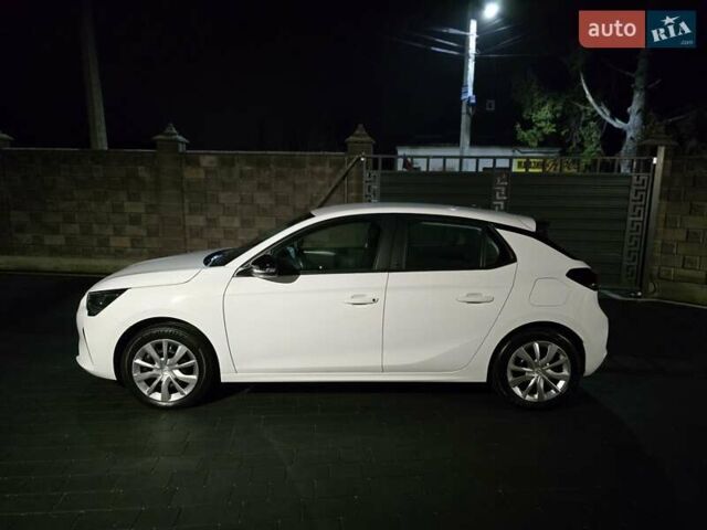 Белый Опель Corsa-e, объемом двигателя 0 л и пробегом 34 тыс. км за 11999 $, фото 19 на Automoto.ua
