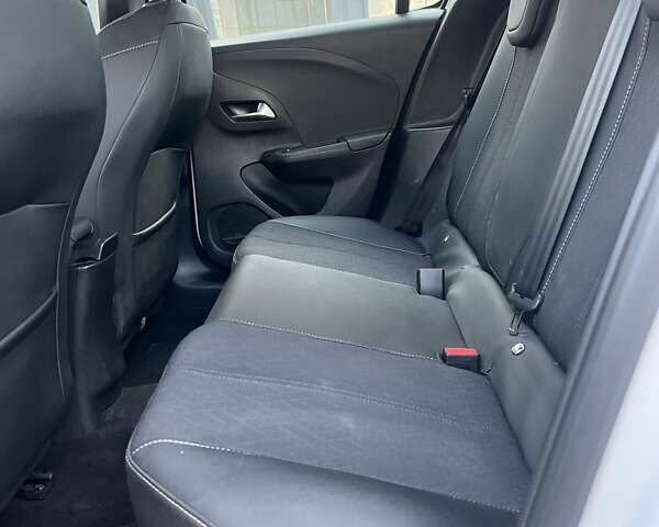 Белый Опель Corsa-e, объемом двигателя 0 л и пробегом 37 тыс. км за 14200 $, фото 22 на Automoto.ua