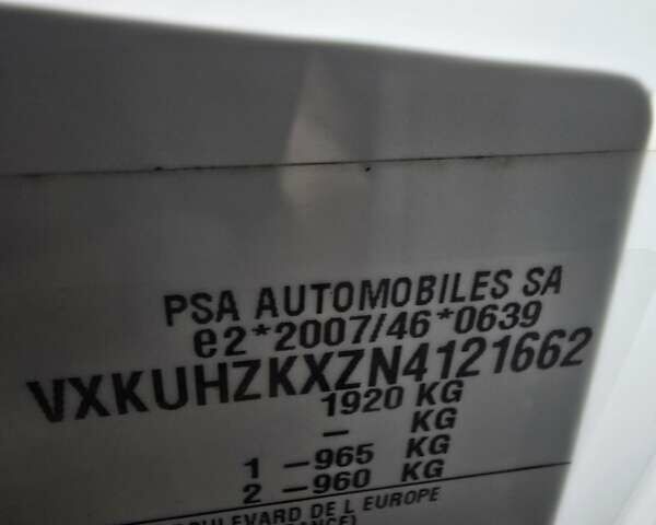 Белый Опель Corsa-e, объемом двигателя 0 л и пробегом 34 тыс. км за 11999 $, фото 24 на Automoto.ua