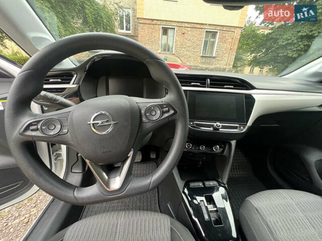 Белый Опель Corsa-e, объемом двигателя 0 л и пробегом 39 тыс. км за 13500 $, фото 5 на Automoto.ua