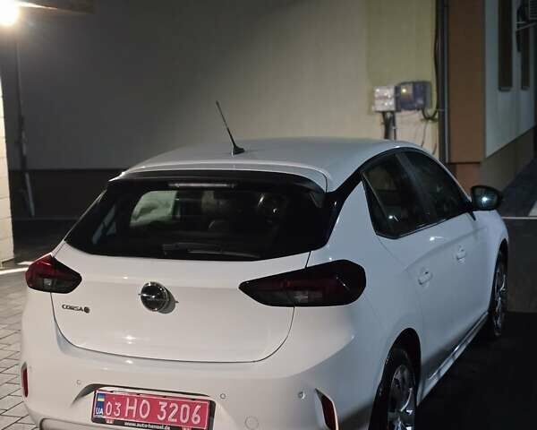 Белый Опель Corsa-e, объемом двигателя 0 л и пробегом 34 тыс. км за 11999 $, фото 12 на Automoto.ua