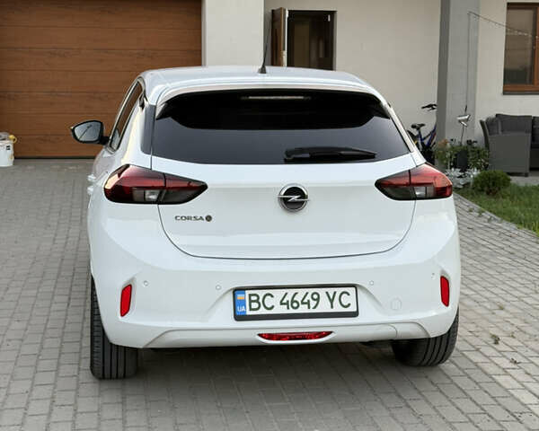 Белый Опель Corsa-e, объемом двигателя 0 л и пробегом 54 тыс. км за 13500 $, фото 4 на Automoto.ua
