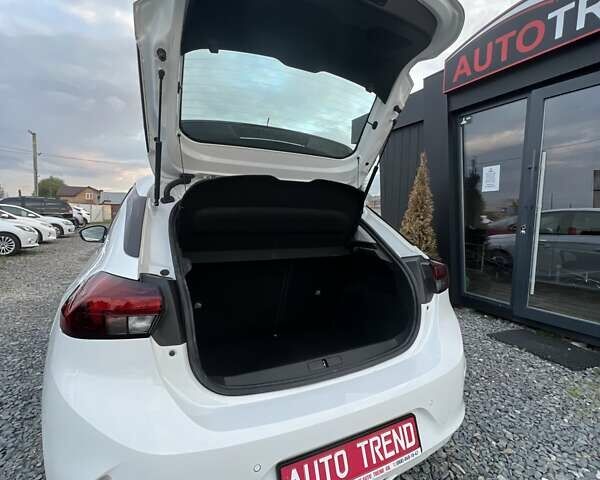 Белый Опель Corsa-e, объемом двигателя 0 л и пробегом 37 тыс. км за 14200 $, фото 11 на Automoto.ua