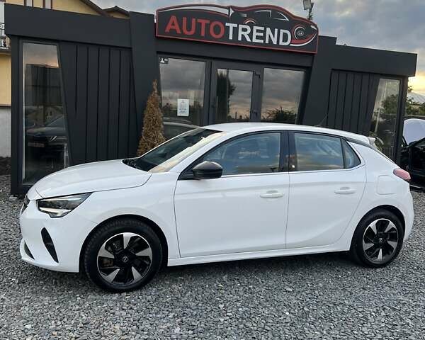 Белый Опель Corsa-e, объемом двигателя 0 л и пробегом 37 тыс. км за 14200 $, фото 7 на Automoto.ua